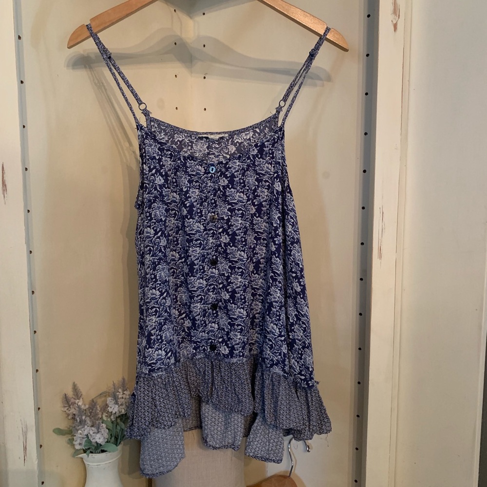 Hem & Thread Sleeveless Top, adjustable straps